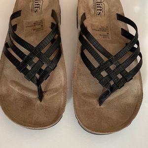 NEW CLIFFS WHITE MOUNTAIN BIG TIME SANDAL Slip On Black Leather Thong 8